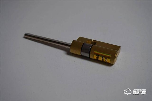 害怕半夜被開門？讓集貓眼、指紋鎖于一身的小嘀Q3M守護你的安全