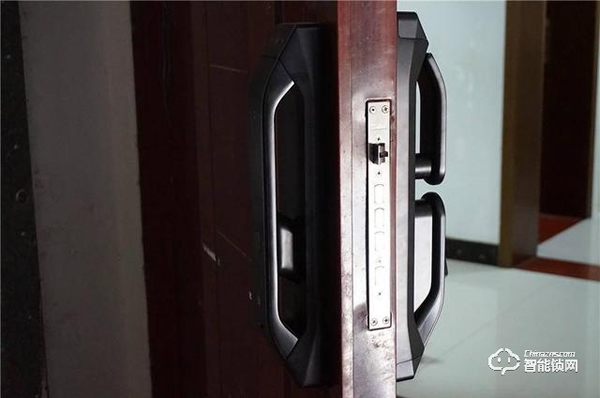 害怕半夜被開門？讓集貓眼、指紋鎖于一身的小嘀Q3M守護你的安全