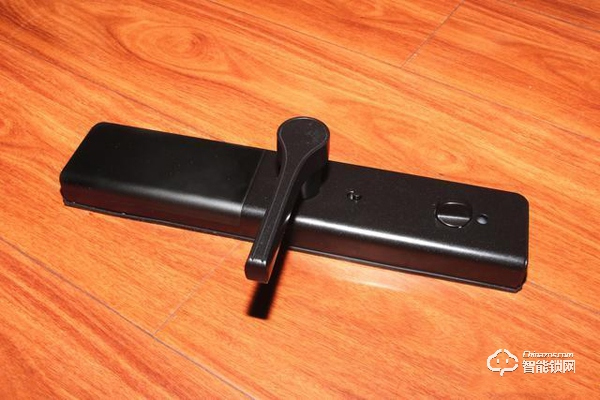 大氣精致+安全可靠+功能豐富+操作便捷=德施曼T91P智能鎖