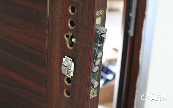 C級鎖芯+5D安全防護技術，TCL智能鎖安全杠桿滴