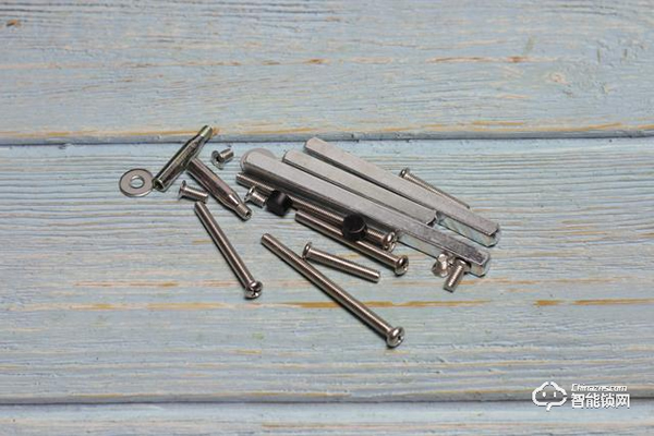 自帶貓眼遠程監控于一體：小益X6智能鎖