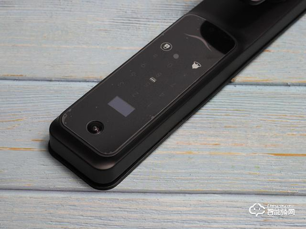 自帶貓眼遠程監控于一體：小益X6智能鎖