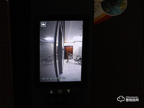 自帶貓眼遠程監控于一體：小益X6智能鎖