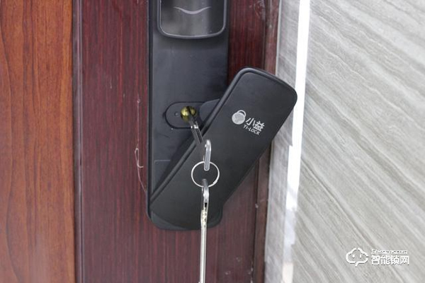 自帶貓眼遠程監控于一體：小益X6智能鎖