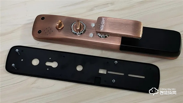 測評 | 金指碼全自動指紋鎖X3：輕奢、時(shí)尚、安全