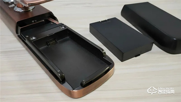 測評 | 金指碼全自動指紋鎖X3：輕奢、時(shí)尚、安全