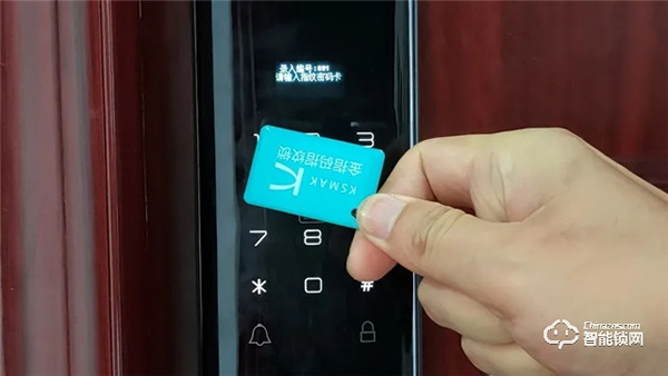 測評 | 金指碼全自動指紋鎖X3：輕奢、時(shí)尚、安全