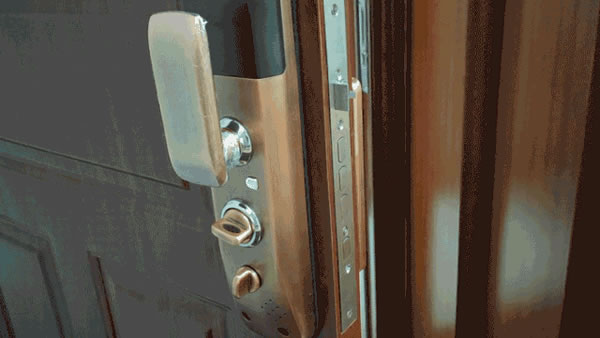 測評 | 金指碼全自動指紋鎖X3：輕奢、時(shí)尚、安全