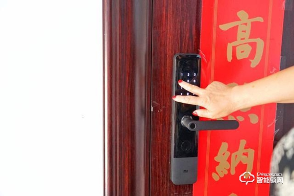 小米智能門鎖E上手：高性價比+體驗才是王道