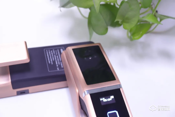 皇家金盾3D人臉識別全自動智能鎖R20D開箱圖賞