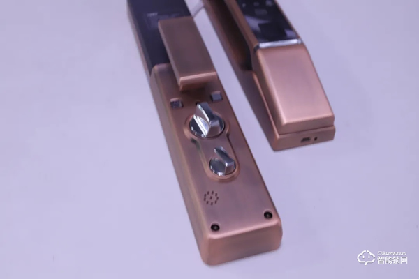 皇家金盾3D人臉識別全自動智能鎖R20D開箱圖賞