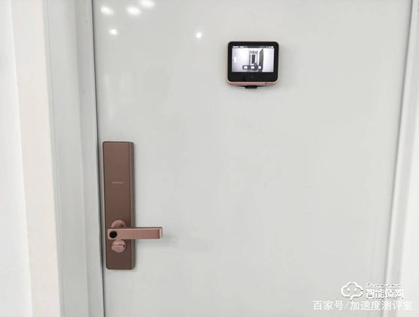 首創(chuàng)行業(yè)呼吸燈設(shè)計，斑點貓Z3智能指紋鎖實測體驗，顏值擔(dān)當(dāng)者