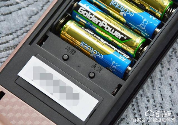 首創(chuàng)行業(yè)呼吸燈設(shè)計，斑點貓Z3智能指紋鎖實測體驗，顏值擔(dān)當(dāng)者