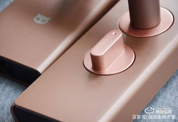 首創(chuàng)行業(yè)呼吸燈設(shè)計，斑點貓Z3智能指紋鎖實測體驗，顏值擔(dān)當(dāng)者