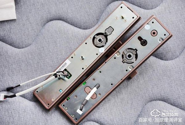 首創(chuàng)行業(yè)呼吸燈設(shè)計，斑點貓Z3智能指紋鎖實測體驗，顏值擔(dān)當(dāng)者