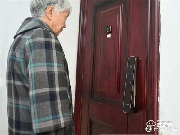 首批德施曼麒麟R8用戶實測：3D人臉識別與視頻安防兼得！一機多用，拯救全家開門難題