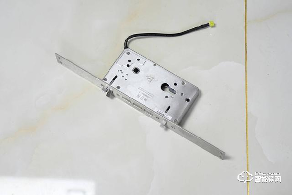 Aqara全自動(dòng)智能推拉鎖D100，讓我成為全村最靚的仔