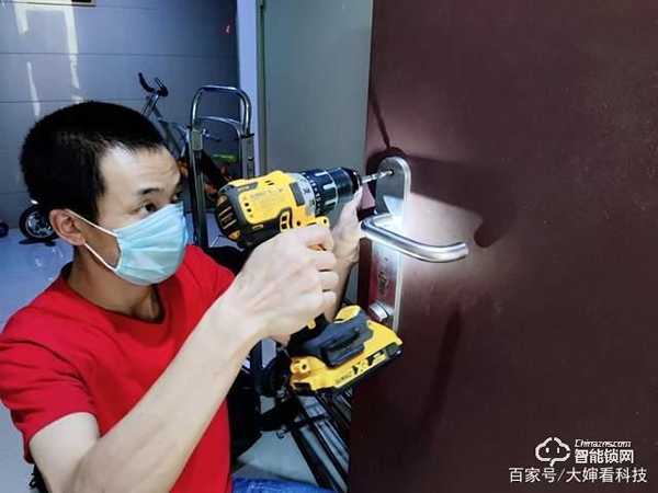 老丟鑰匙不如扔掉鑰匙，讓你家的門更加安全，小米智能門鎖E體驗