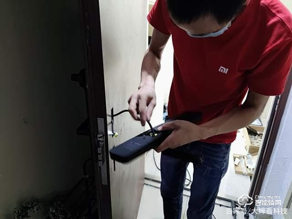 老丟鑰匙不如扔掉鑰匙，讓你家的門更加安全，小米智能門鎖E體驗