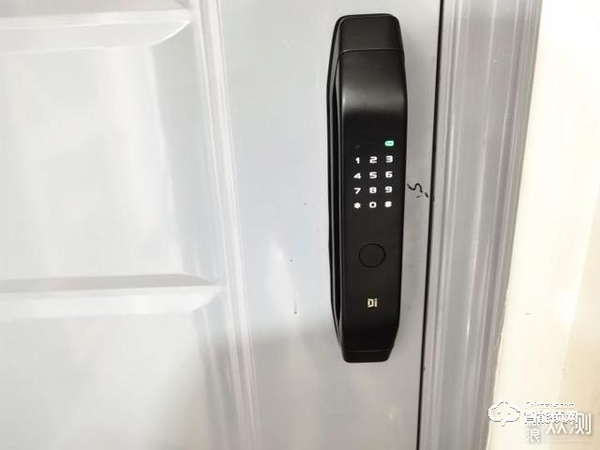 拒絕花里胡哨，德施曼小嘀Q3H智能指紋鎖體驗