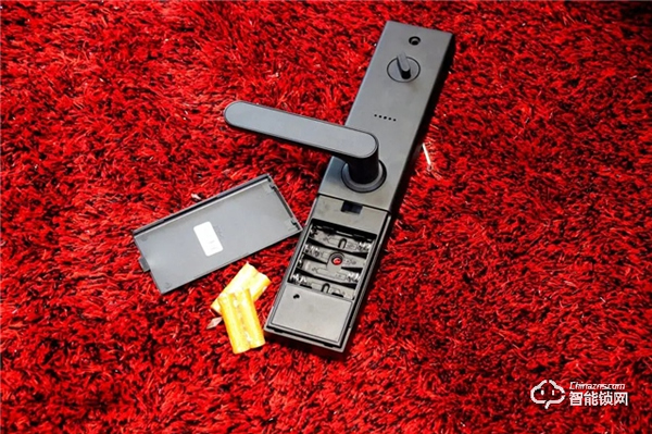 小益E205T指紋鎖，E205全新升級款，讓家更安全開門更便捷