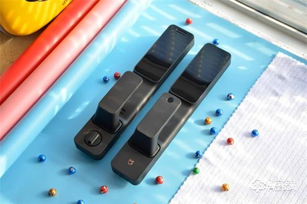 米家推拉式指紋鎖評測：顏值與實力共存，6種開鎖方式全家通用