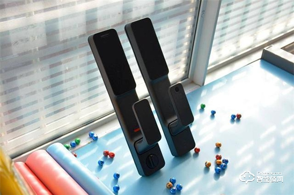 米家推拉式指紋鎖評測：顏值與實力共存，6種開鎖方式全家通用