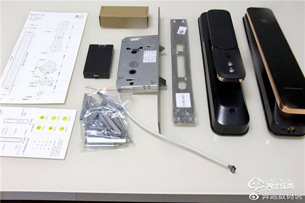 3D人臉識別開門，給家全方位守護：德施曼R8人臉智能鎖體驗