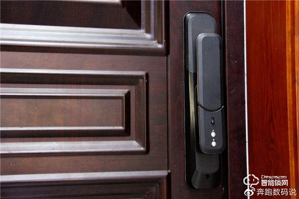 3D人臉識別開門，給家全方位守護：德施曼R8人臉智能鎖體驗