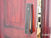 程序員給防盜門加裝3D人臉識別，人到門前自動開鎖，無光也能識別