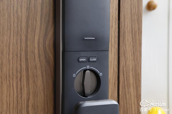 自從裝了帶可視貓眼的智能門鎖，再也不用擔心女朋友一個人在家了