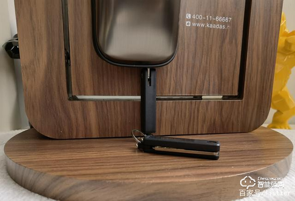 自從裝了帶可視貓眼的智能門鎖，再也不用擔心女朋友一個人在家了