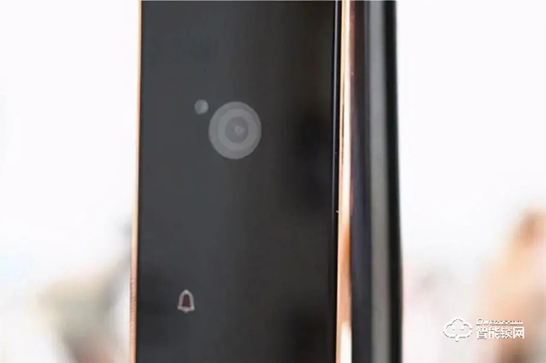 安全等級(jí)高，支持人臉識(shí)別、假鎖報(bào)警，德施曼R8智能鎖評(píng)測(cè)