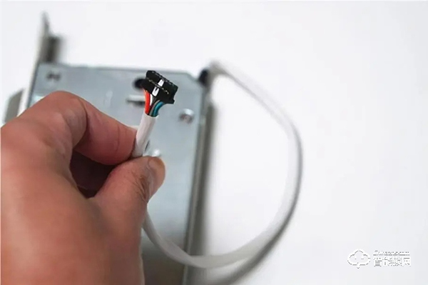 安全等級(jí)高，支持人臉識(shí)別、假鎖報(bào)警，德施曼R8智能鎖評(píng)測(cè)