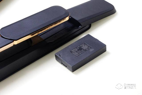 安全等級(jí)高，支持人臉識(shí)別、假鎖報(bào)警，德施曼R8智能鎖評(píng)測(cè)