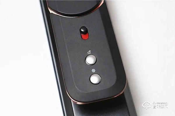 安全等級(jí)高，支持人臉識(shí)別、假鎖報(bào)警，德施曼R8智能鎖評(píng)測(cè)