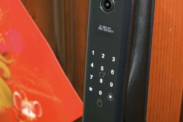 智能門鎖也帶大屏？金指碼云貓眼全自動智能鎖MK1體驗評測