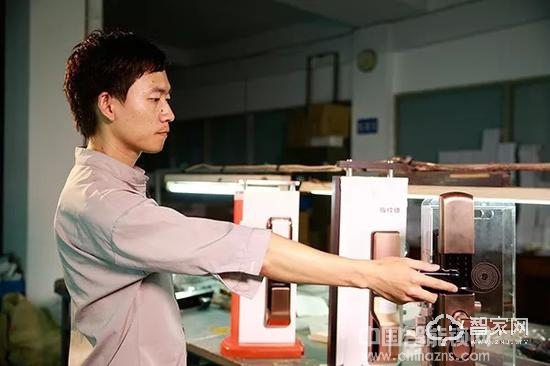 安全才是智能鎖的第一要?jiǎng)?wù)！安居邦智能鎖為您保駕護(hù)航