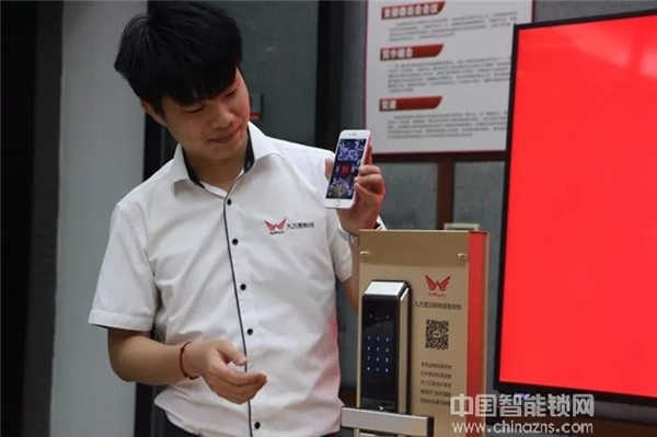 祝賀九萬里智能鎖榮獲2018“葵花獎” 引領(lǐng)行業(yè)蓬勃發(fā)展