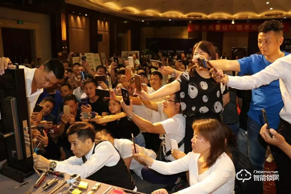 賣門賣鎖，掙錢路在王力安防