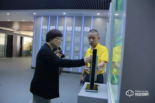 中國(guó)智能鎖行業(yè)考察團(tuán)走進(jìn)楊格