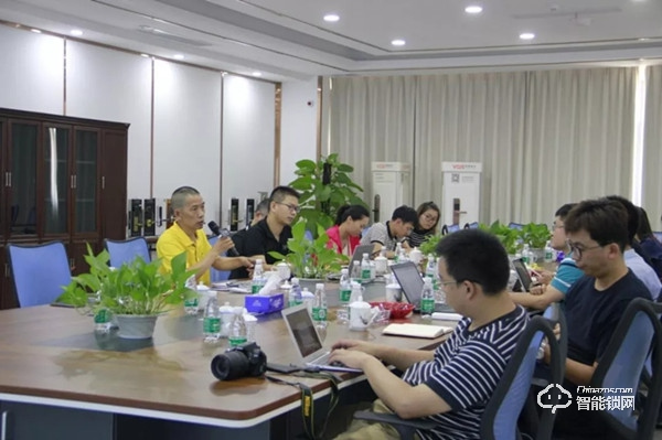 中國(guó)智能鎖行業(yè)考察團(tuán)走進(jìn)楊格