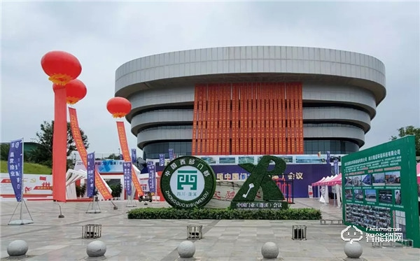 王力董事長(zhǎng)王躍斌出席“第三屆中國(guó)門業(yè)(蓬溪)會(huì)議”