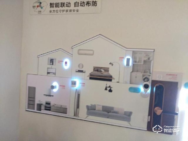 這不單單是一個(gè)智能門鎖，打開房門就能進(jìn)入“回家模式”