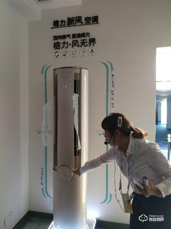 這不單單是一個(gè)智能門鎖，打開房門就能進(jìn)入“回家模式”