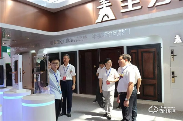 王力智能產(chǎn)品驚艷五金博覽會