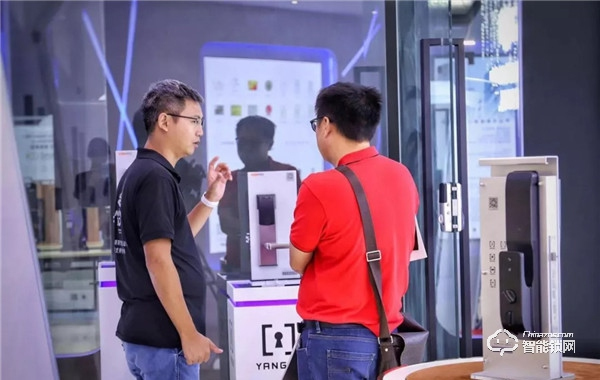 中山小欖五金鎖具博覽會上，楊格實力圈粉