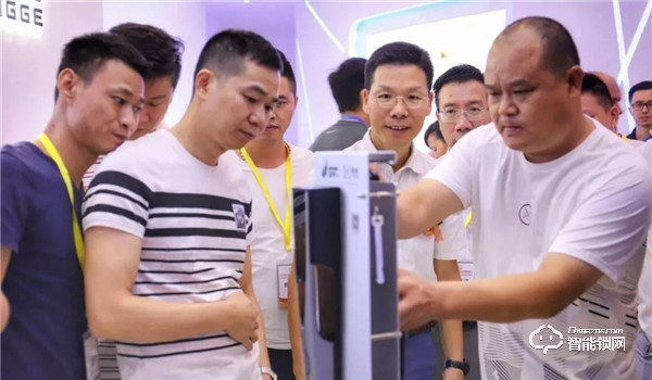 中山小欖五金鎖具博覽會上，楊格實力圈粉