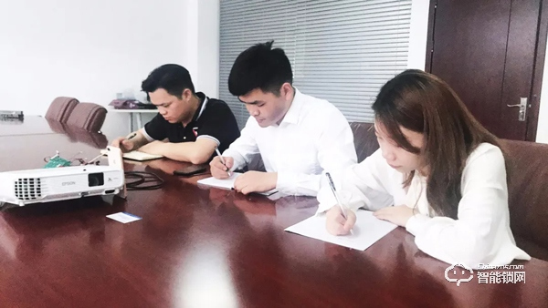 在線云考察，創新謀合作——華潤置地走進超人，“云”參觀超人智能工廠