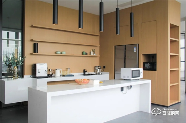 VOC智能辦公樣板領(lǐng)先行業(yè)，探秘“新基建”賦能的“智慧工廠”